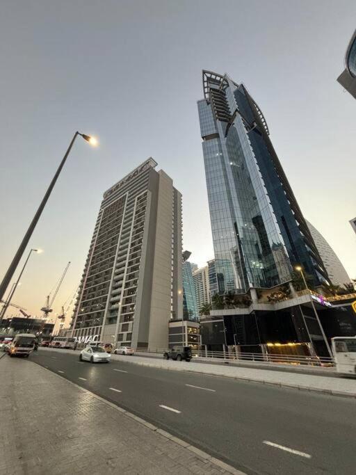 Layali - Chic 1br With Balcony In Business Bay *