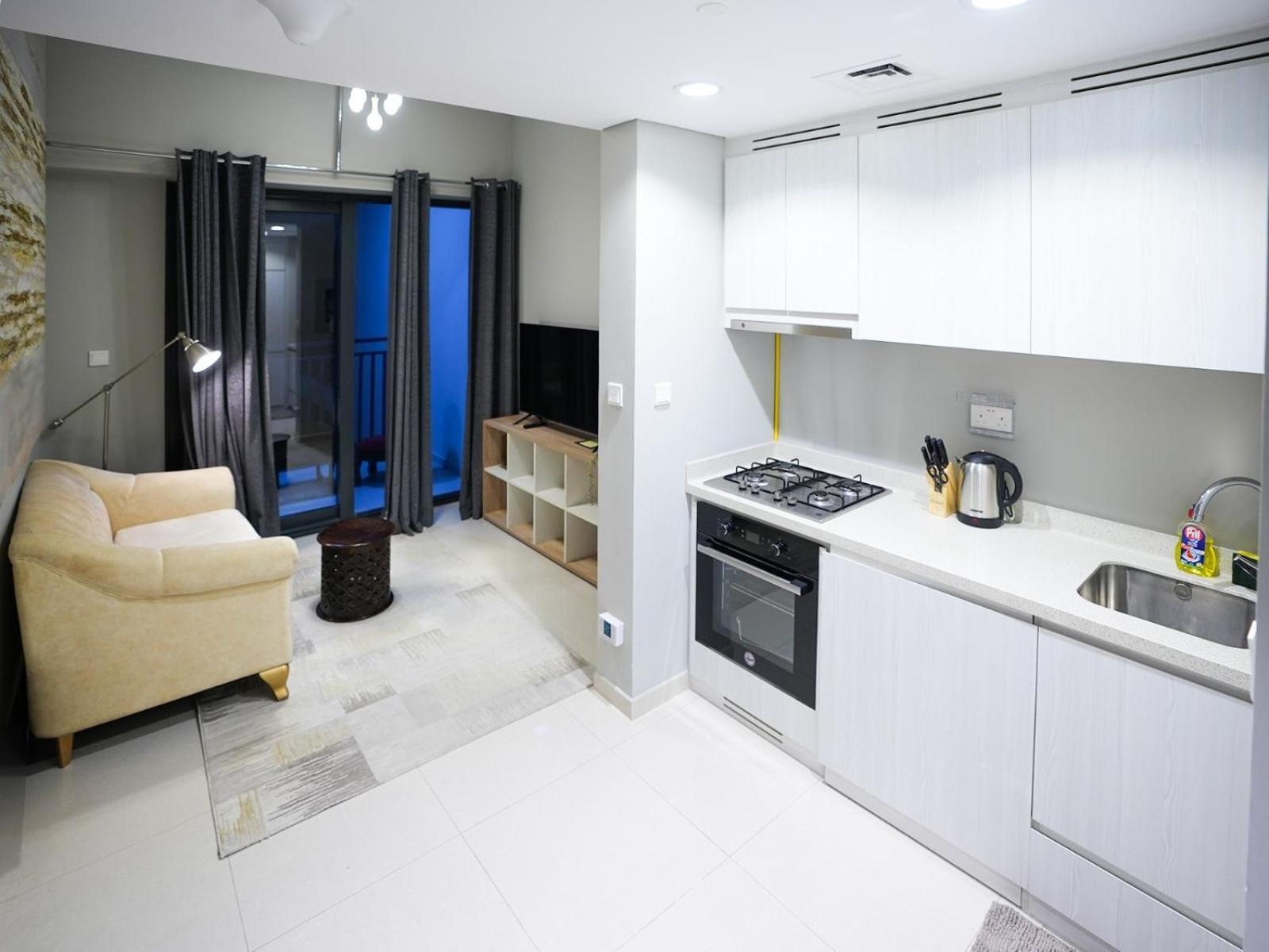 Layali - Chic 1br With Balcony In Business Bay Apartment *